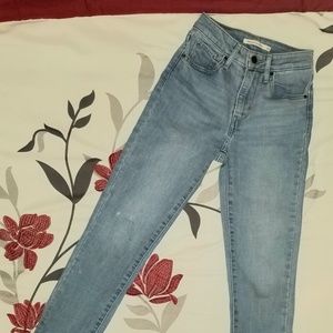 Levi's 721 High Rise Skinny Jeans